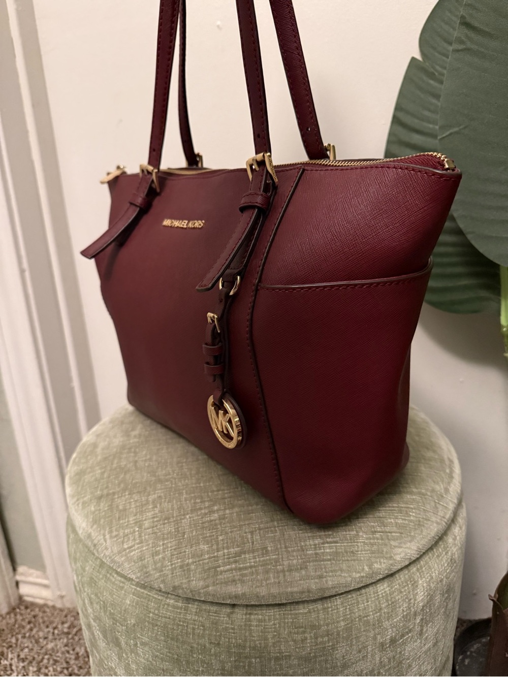 LIKE- NEW Michael Kors Charlotte Large Top Zip Tote Dark Cherry - Picture 2 of 7